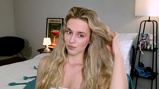 Snapshot of RozzitaBedberry chatting on 10-08-25, 12:36 RozzitaBedberry online show from 10-08-25, 12:36