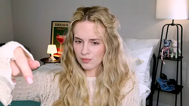 Snapshot of RozzitaBedberry chatting on 10-09-25, 01:09 RozzitaBedberry online show from 10-09-25, 01:09