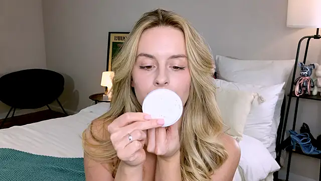 RozzitaBedberry online show from 11-07-25, 01:11