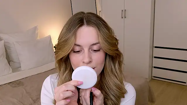 RozzitaBedberry online show from 02-15-26, 02:58