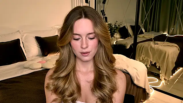 RozzitaBedberry online show from 04-10-26, 01:05