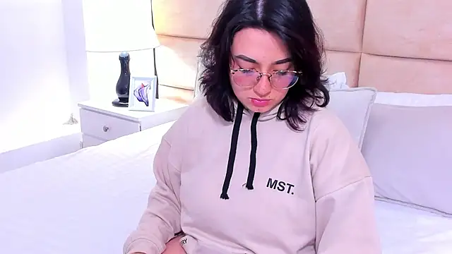 SamantaG online show from 12-15-25, 01:26