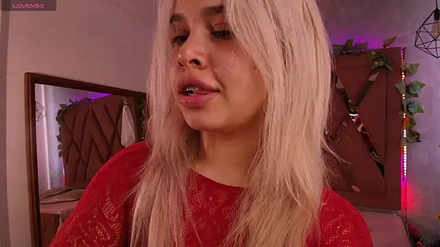 Haelycute online show from 10-21-25, 11:44