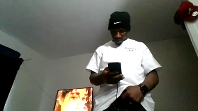 Snapshot of 007Giovani chatting on 05-15-26, 04:25 007Giovani online show from 05-15-26, 04:25