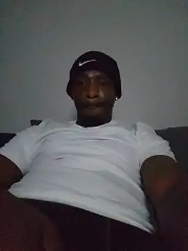 Snapshot of 007Giovani chatting on 05-16-26, 07:27 007Giovani online show from 05-16-26, 07:27