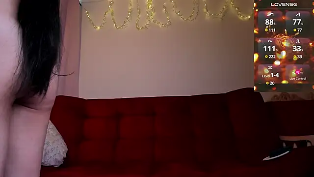 Snapshot of ohpetitemuse chatting on 02-26-25, 07:49 ohpetitemuse online show from 02-26-25, 07:49