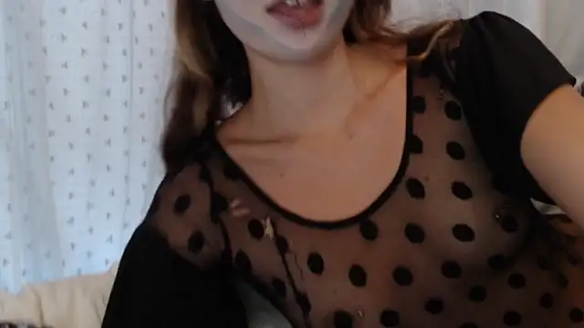 Snapshot of fern4ever chatting on 10-30-25, 11:38 fern4ever online show from 10-30-25, 11:38