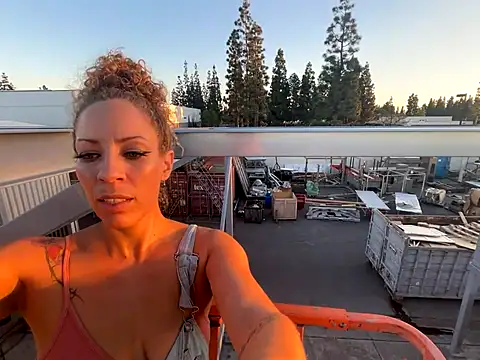 Snapshot of frisque1 chatting on 10-18-25, 12:57 frisque1 online show from 10-18-25, 12:57