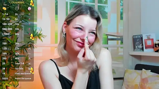 pretty little thing online show from 01-29-25, 03:04