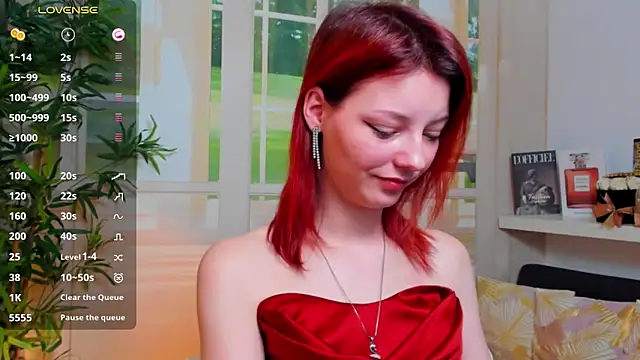 pretty little thing online show from 02-06-25, 12:05