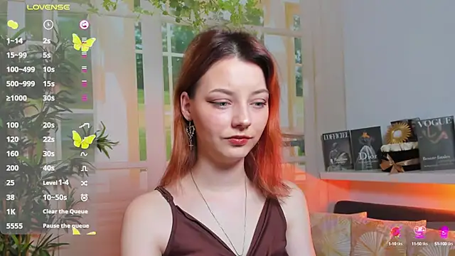 pretty little thing online show from 03-10-25, 10:02