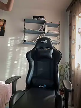 Snapshot of Crazy-Rosa chatting on 12-04-24, 09:40 Crazy-Rosa online show from 12-04-24, 09:40