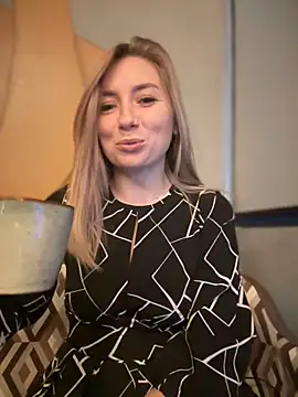 Snapshot of Crazy-Rosa chatting on 01-18-25, 04:10 Crazy-Rosa online show from 01-18-25, 04:10