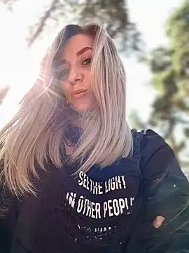 Snapshot of Crazy-Rosa chatting on 03-20-25, 06:08 Crazy-Rosa online show from 03-20-25, 06:08