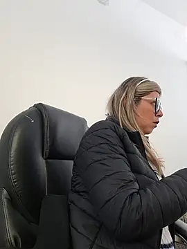 Cata Office-12 online show from 11-22-25, 04:06