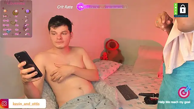 Snapshot of _Ottis_ chatting on 01-08-25, 01:11 Ottis online show from 01-08-25, 01:11