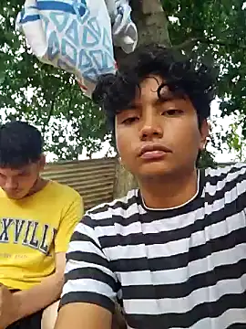 Snapshot of _Ottis_ chatting on 02-02-25, 08:19 Ottis online show from 02-02-25, 08:19