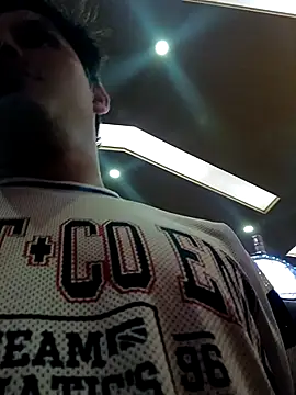 Snapshot of _Ottis_ chatting on 03-19-25, 07:17 Ottis online show from 03-19-25, 07:17