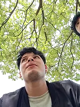 Snapshot of _Ottis_ chatting on 10-20-25, 05:24 Ottis online show from 10-20-25, 05:24