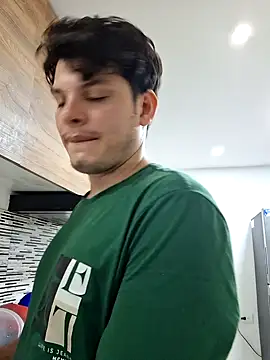 Snapshot of _Ottis_ chatting on 10-22-25, 11:04 Ottis online show from 10-22-25, 11:04