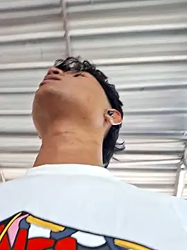 Snapshot of _Ottis_ chatting on 10-24-25, 04:47 Ottis online show from 10-24-25, 04:47