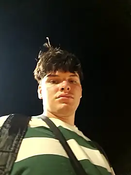 Snapshot of _Ottis_ chatting on 10-26-25, 02:50 Ottis online show from 10-26-25, 02:50