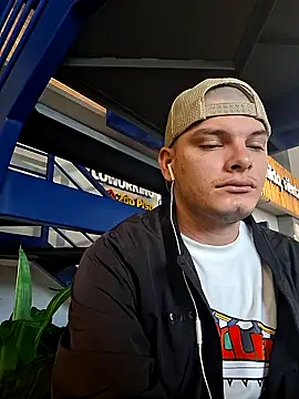 Snapshot of _Ottis_ chatting on 11-06-25, 04:08 Ottis online show from 11-06-25, 04:08