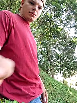 Snapshot of _Ottis_ chatting on 11-07-25, 03:23 Ottis online show from 11-07-25, 03:23