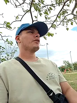 Snapshot of _Ottis_ chatting on 11-09-25, 07:45 Ottis online show from 11-09-25, 07:45