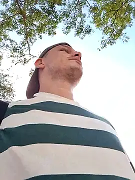 Snapshot of _Ottis_ chatting on 11-10-25, 07:57 Ottis online show from 11-10-25, 07:57