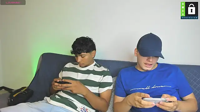 Snapshot of _Ottis_ chatting on 11-18-25, 11:15 Ottis online show from 11-18-25, 11:15