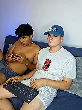 Snapshot of _Ottis_ chatting on 11-24-25, 11:15 Ottis online show from 11-24-25, 11:15