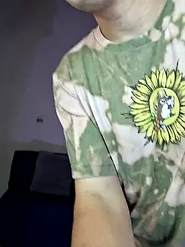 Snapshot of _Ottis_ chatting on 11-26-25, 11:06 Ottis online show from 11-26-25, 11:06