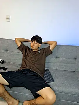 Snapshot of _Ottis_ chatting on 12-01-25, 10:59 Ottis online show from 12-01-25, 10:59