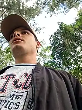 Snapshot of _Ottis_ chatting on 12-13-25, 07:53 Ottis online show from 12-13-25, 07:53