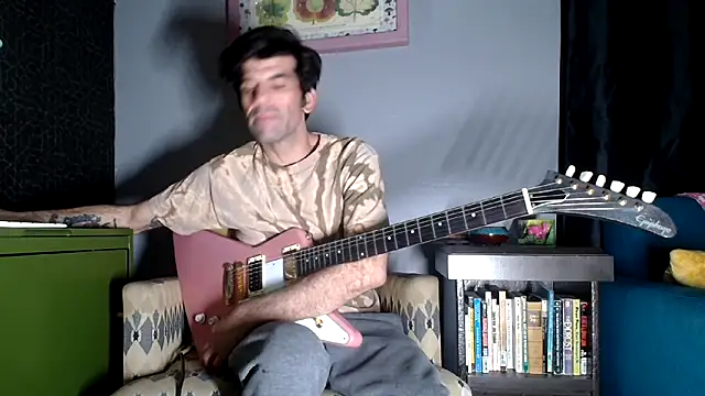 Snapshot of FlannelDong chatting on 11-19-25, 07:19 FlannelDong online show from 11-19-25, 07:19