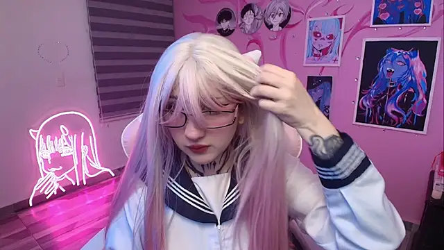 Snapshot of Miwa_violet chatting on 05-20-26, 01:56 Miwa violet online show from 05-20-26, 01:56
