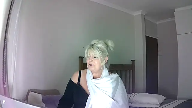 Snapshot of Miahotmilf chatting on 12-29-24, 09:09 Miahotmilf online show from 12-29-24, 09:09