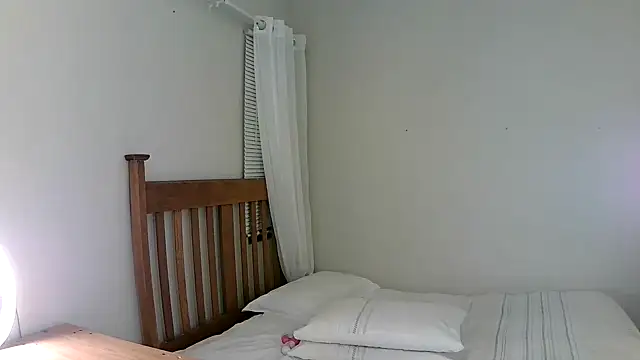 Snapshot of Miahotmilf chatting on 03-08-25, 05:54 Miahotmilf online show from 03-08-25, 05:54