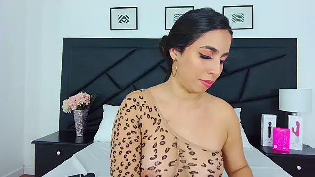 Snapshot of SophieCarther chatting on 03-04-25, 03:59 SophieCarther online show from 03-04-25, 03:59