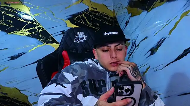 Kevin22 222 online show from 04-25-26, 04:04