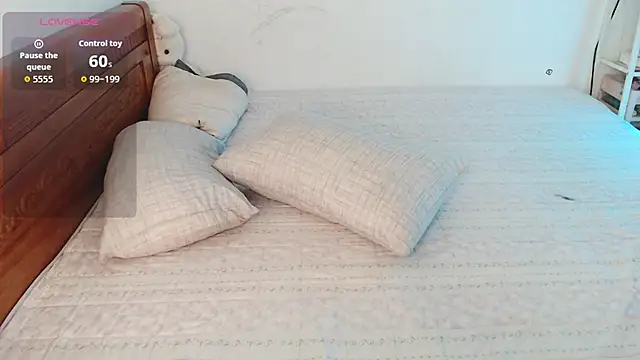 Baby Claraa online show from 11-20-25, 05:51