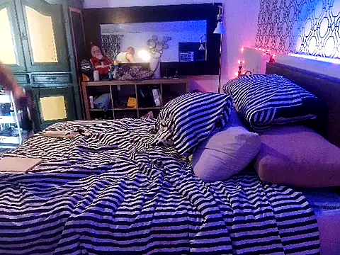 Snapshot of RawRyder8 chatting on 09-17-25, 02:02 RawRyder8 online show from 09-17-25, 02:02