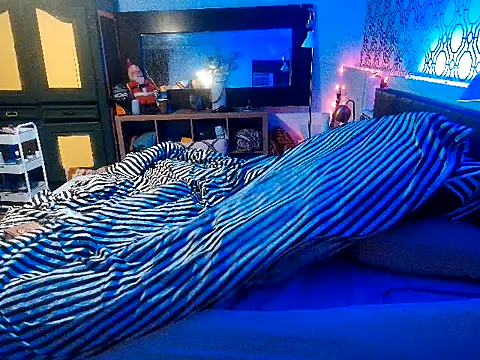 Snapshot of RawRyder8 chatting on 09-19-25, 04:14 RawRyder8 online show from 09-19-25, 04:14