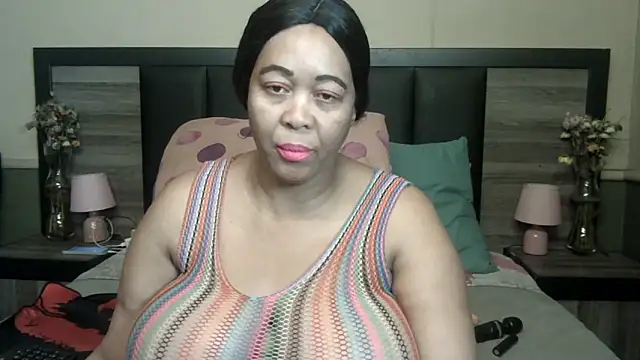 Snapshot of BigButt-MomJ75 chatting on 11-22-25, 10:31 BigButt-MomJ75 online show from 11-22-25, 10:31