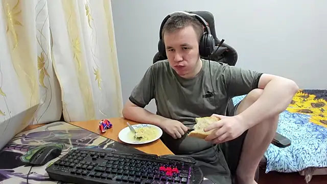 iliaskrislove online show from 10-24-25, 04:14