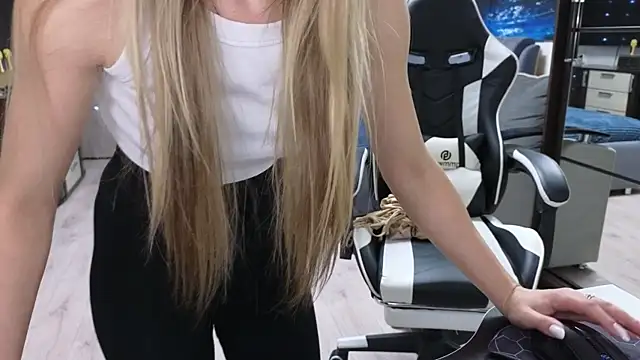 Strip-Lady online show from 12-17-25, 01:17