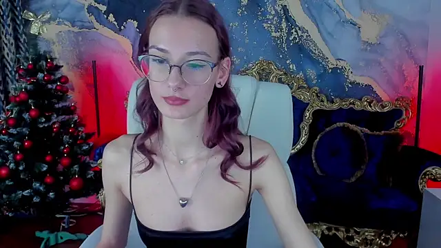 Snapshot of CozyMell chatting on 01-04-25, 02:14 CozyMell online show from 01-04-25, 02:14