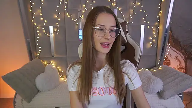 CozyMell online show from 04-18-26, 06:28