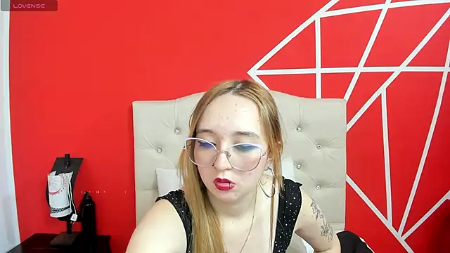 Liaroberts1 online show from 01-13-25, 03:04